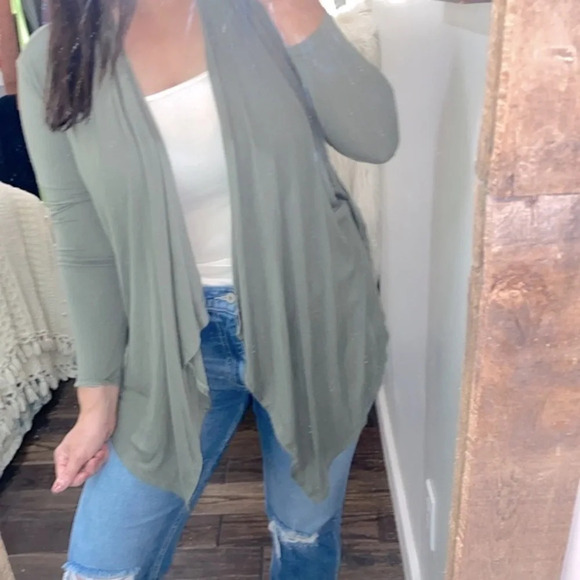 Olive green knit cardigan size medium - Picture 2 of 5